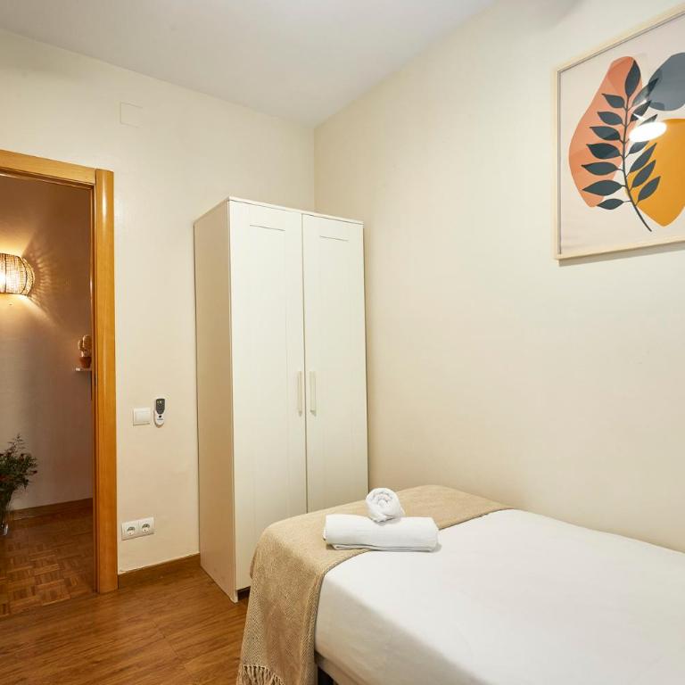 BBarcelona Marina Flat - Three-Bedroom Apartment - 11