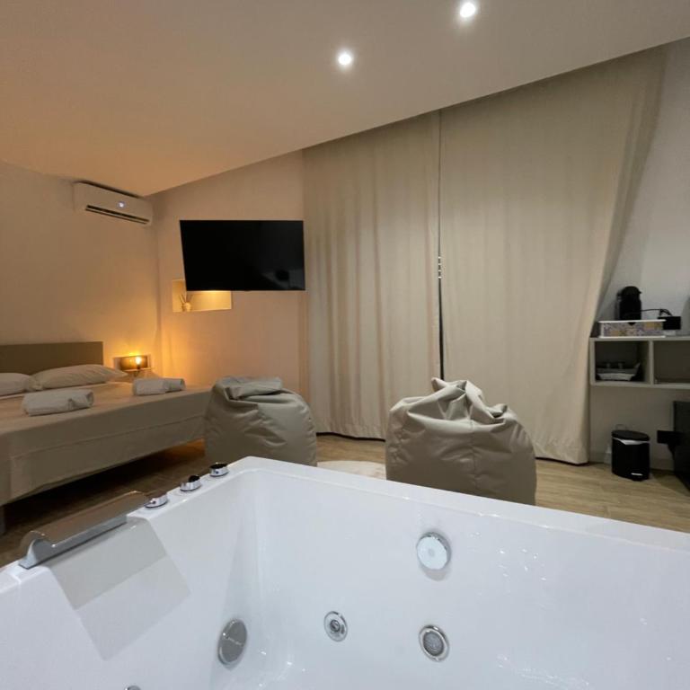 Luxury - 5 Stars - Suite with a jacuzzi 70's rooms - Suite con Balcone - 58