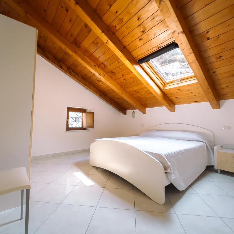Residenza Ester - Camera King Deluxe - 7