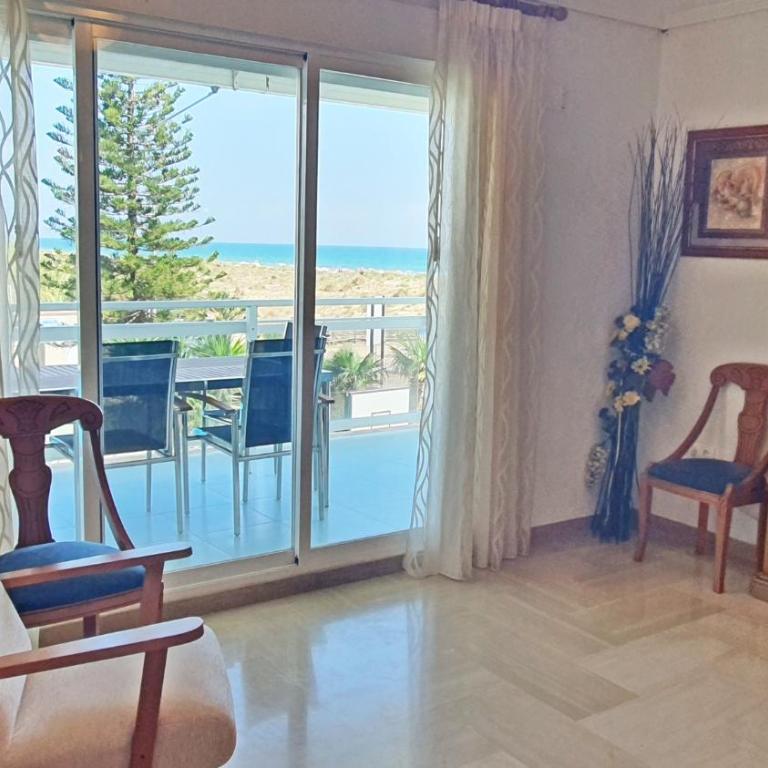 AIGUA BLAVA Primera línea - Alquiler solo familias - Apartamento de 3 dormitorios - 41