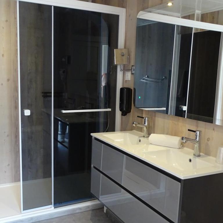 Logis Hotel des Granges - Chambre Double Supérieure avec Balcon ou Terrasse - 7
