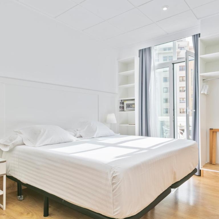 Venecia Plaza Centro - Standard Double Room with city council square view - 2