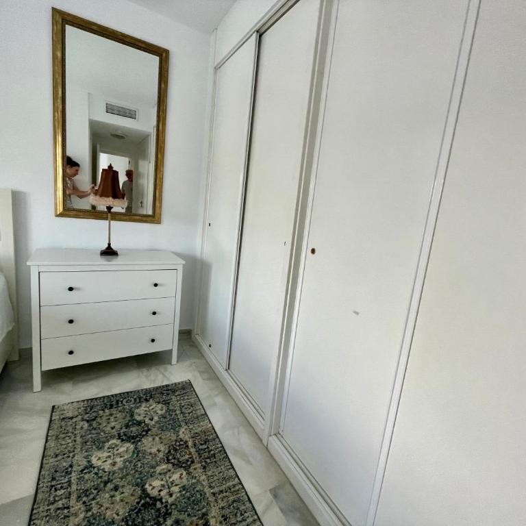 Moderno Apartamento con terraza y vista al mar a 5 min Pto. Banús - Apartamento de 2 dormitorios - 15