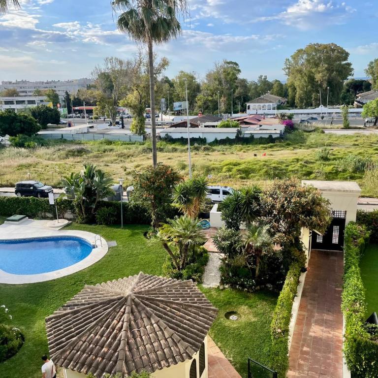 Moderno Apartamento con terraza y vista al mar a 5 min Pto. Banús - Apartamento de 2 dormitorios - 16