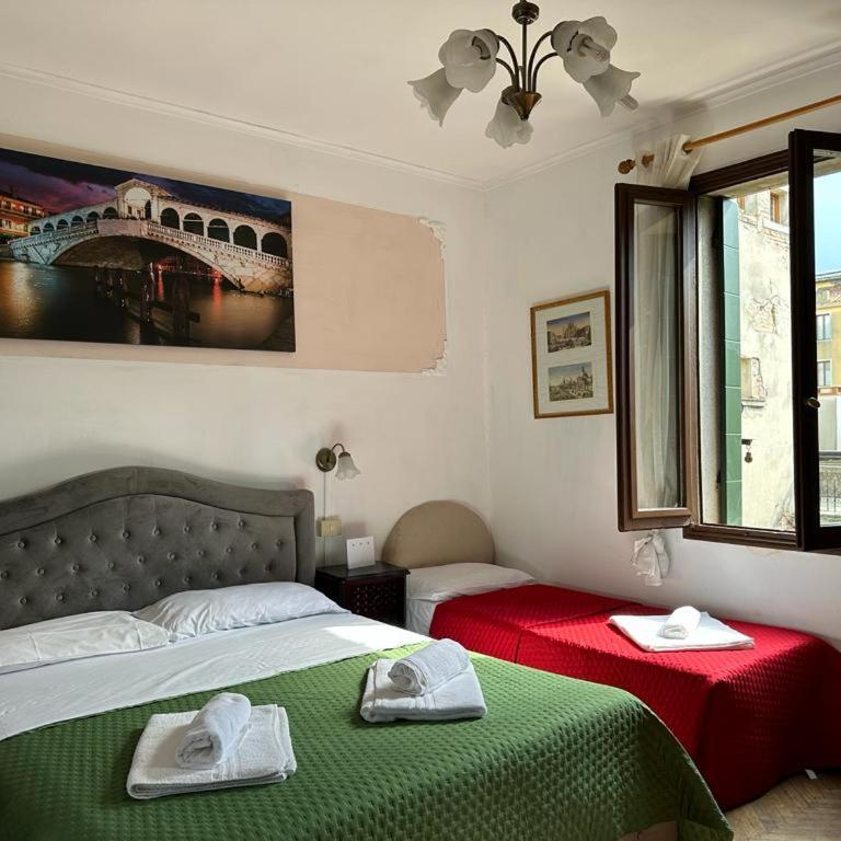 Venice Guest House - Camera Tripla con Bagno Privato - 1