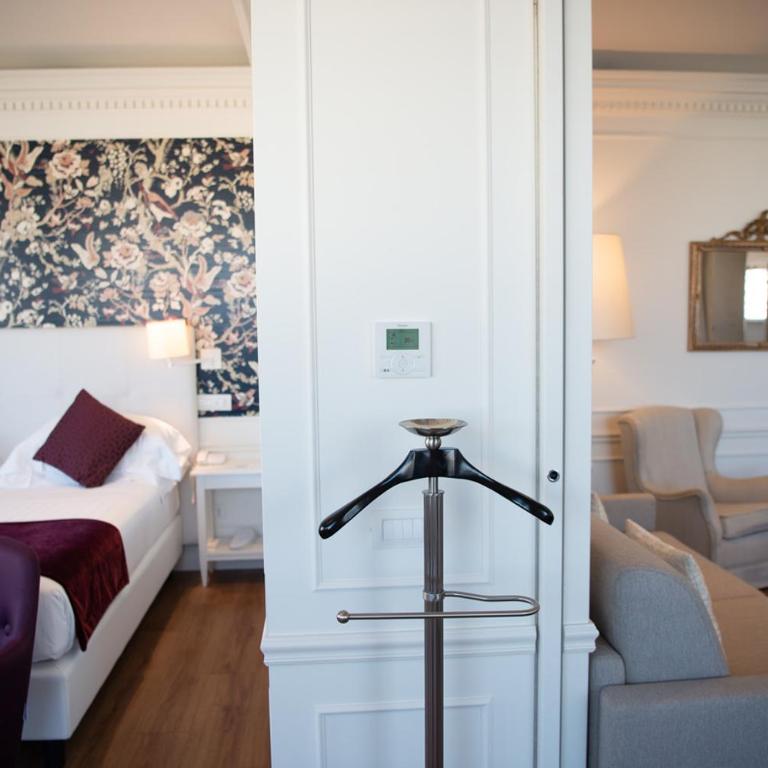 Grand Hotel Palace - Suite Miramare with Sea View - 14