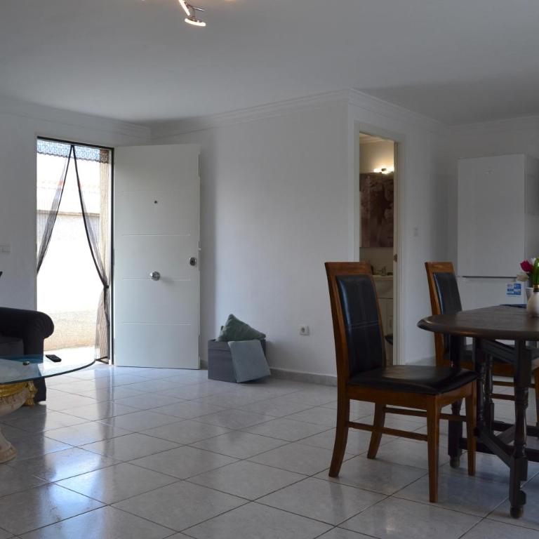 Townhouse with shared pool - Vacation Home - 11