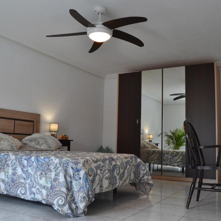 Townhouse with shared pool - Vacation Home - 8