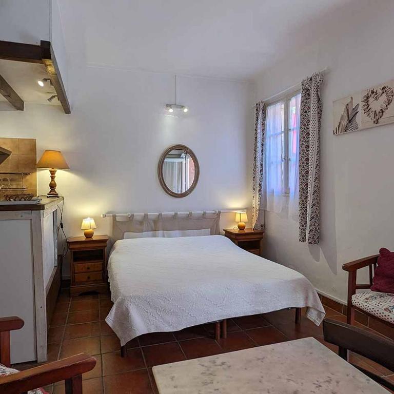 Les Studios de la Madeleine - Studio avec Kitchenette et Terrasse - 6