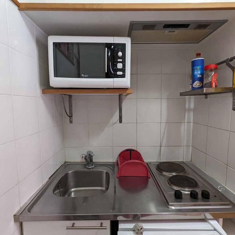 Les Studios de la Madeleine - Studio avec Kitchenette et Terrasse - 9