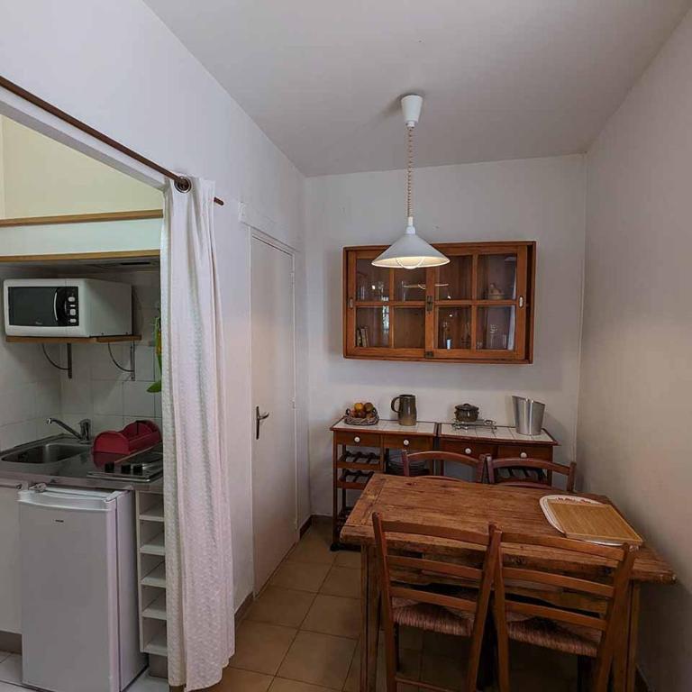 Les Studios de la Madeleine - Studio avec Kitchenette et Terrasse - 10