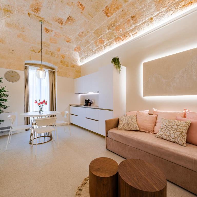 HelloAPULIA Charming Palazzo Clemente - self-catering suites with aircondition - One-Bedroom Apartment - 2