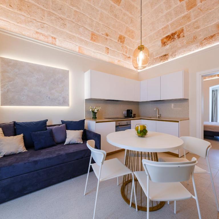 HelloAPULIA Charming Palazzo Clemente - self-catering suites with aircondition - One-Bedroom Apartment - 1