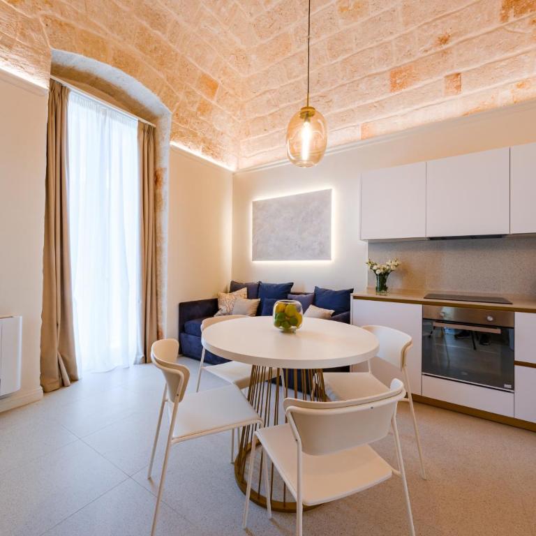 HelloAPULIA Charming Palazzo Clemente - self-catering suites with aircondition - One-Bedroom Apartment - 4