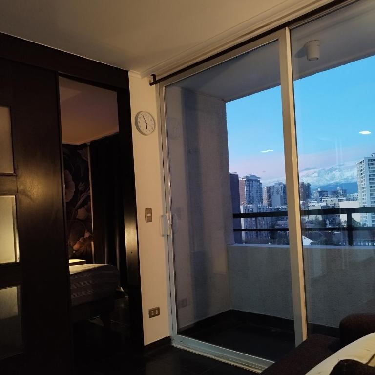 Apartamento con Vista a la Cordillera y Estacionamiento en Santiago Centro Modern apartment with mountain view and parking in Santiago Centre - One-Bedroom Apartment with Balcony and Mountain View - 12