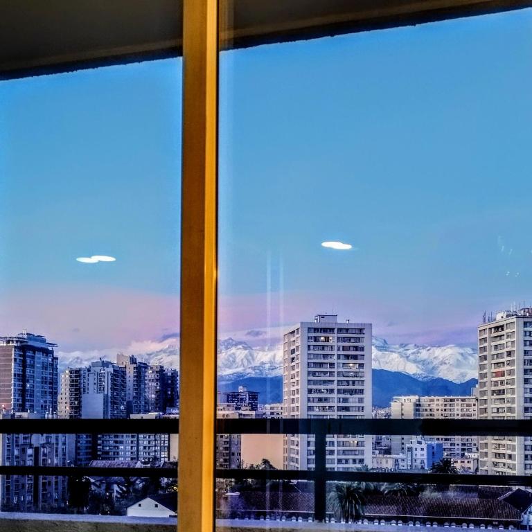 Apartamento con Vista a la Cordillera y Estacionamiento en Santiago Centro Modern apartment with mountain view and parking in Santiago Centre - One-Bedroom Apartment with Balcony and Mountain View - 2