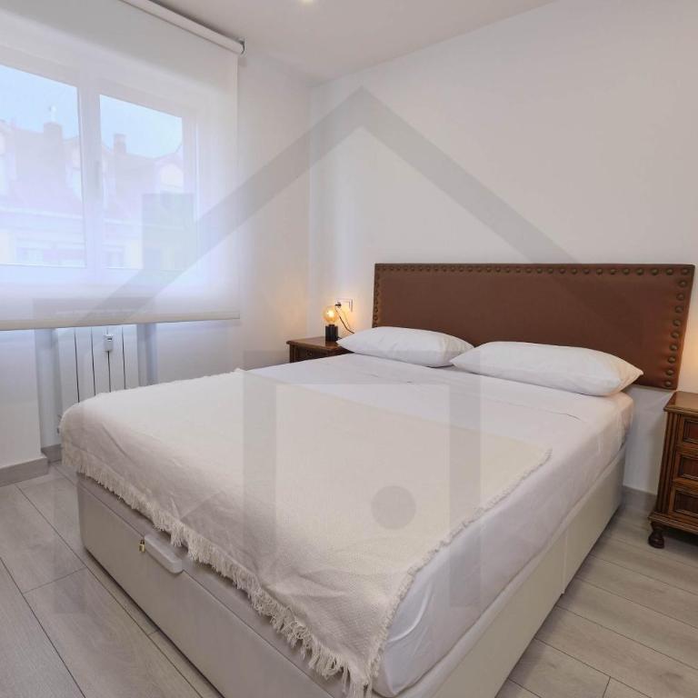 Ático Quintana I - con terraza, vistas a la ciudad, en el centro, con Wifi y garaje - Apartamento con ducha - 2