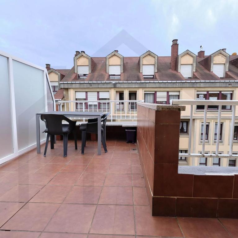 Ático Quintana I - con terraza, vistas a la ciudad, en el centro, con Wifi y garaje - Apartamento con ducha - 50