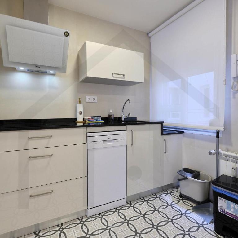 Ático Quintana I - con terraza, vistas a la ciudad, en el centro, con Wifi y garaje - Apartamento con ducha - 39