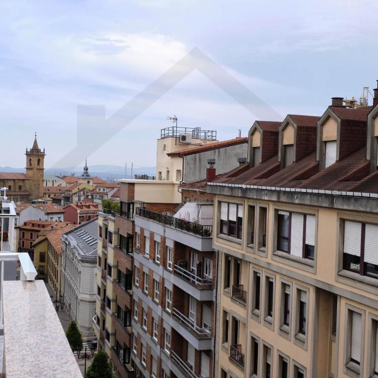 Ático Quintana I - con terraza, vistas a la ciudad, en el centro, con Wifi y garaje - Apartamento con ducha - 1