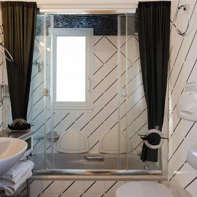 9 chambres spa hamman sauna Piscine chauffée poss - Villa - 84