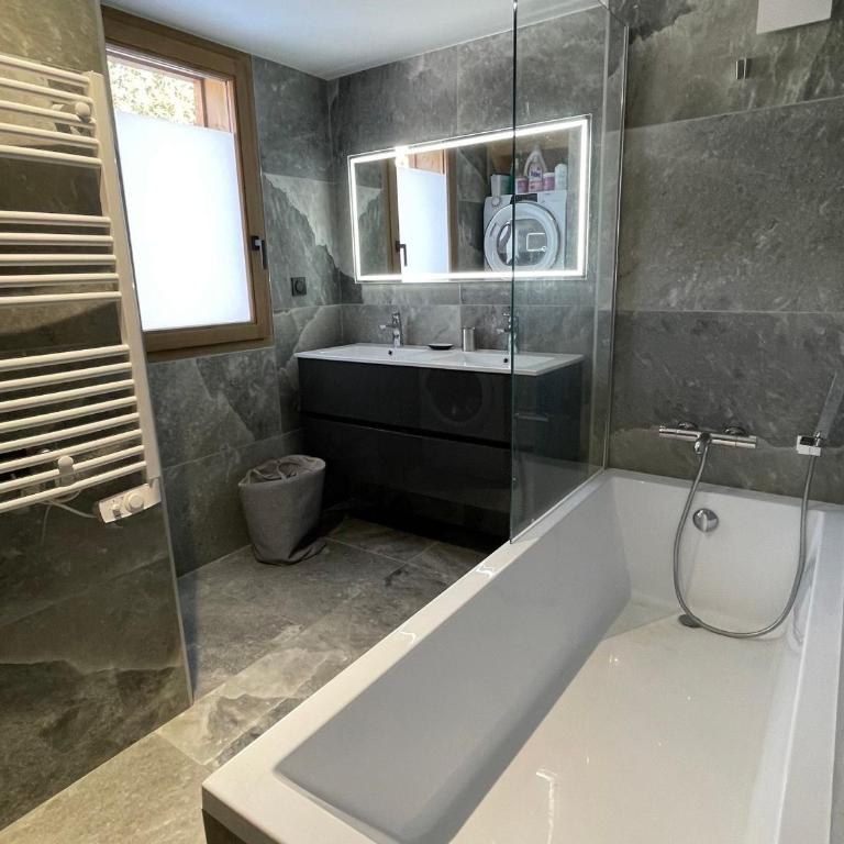 Appartement Alpin Chaleureux avec Sauna et Parking à La Rosière - FR-1-275-190 - Apartment - 8