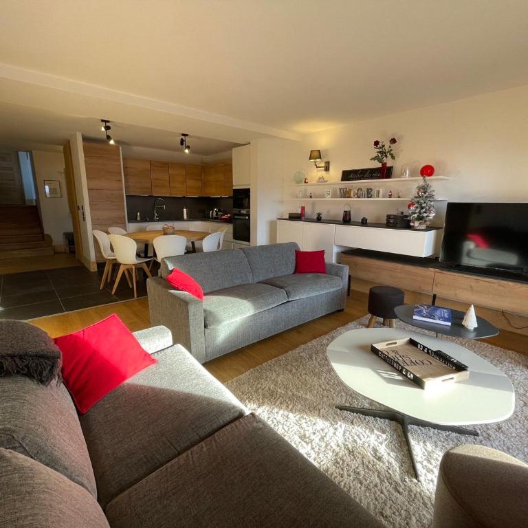 Appartement Alpin Chaleureux avec Sauna et Parking à La Rosière - FR-1-275-190 - Apartment - 12