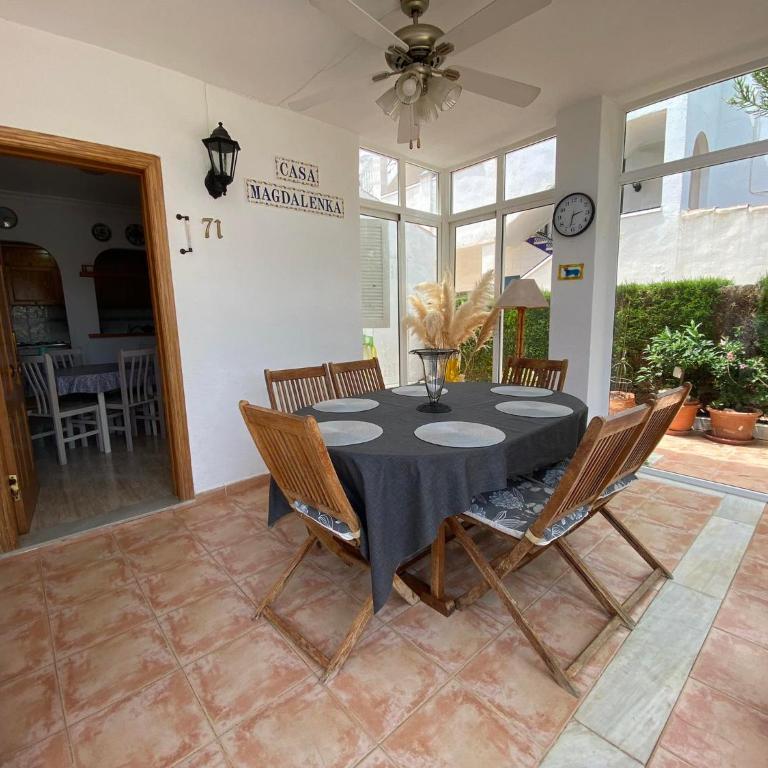 Casa Magdalenka, Mil Palmeras area, 800 m to the sea plus communal swimming pool - Casa de 3 dormitorios - 11