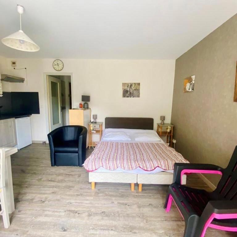 Studio ensoleillé avec balcon et parking - WiFi inclus - Centre-ville Amélie-les-Bains - Studio - 7