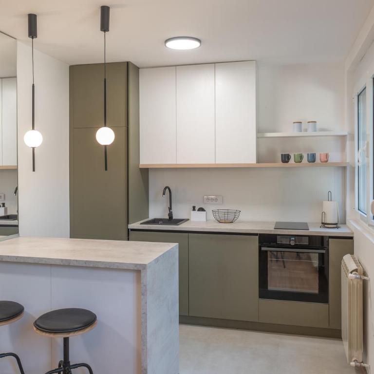 Angelo S - One-Bedroom Apartment - 4