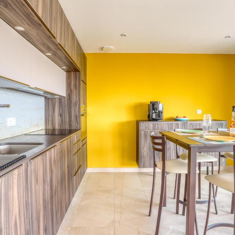 Superbe T4 -Vue Mer- Tout Confort Refait à Neuf! - Appartement 3 Chambres - 36
