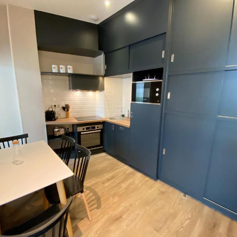 La Villa Beaupeyrat - Appart Hôtel de Charme dans bâtisse de caractère à 400m du coeur de ville de Limoges - Accès autonome - Appartement avec Terrasse - Rez-de-Chaussée - 2