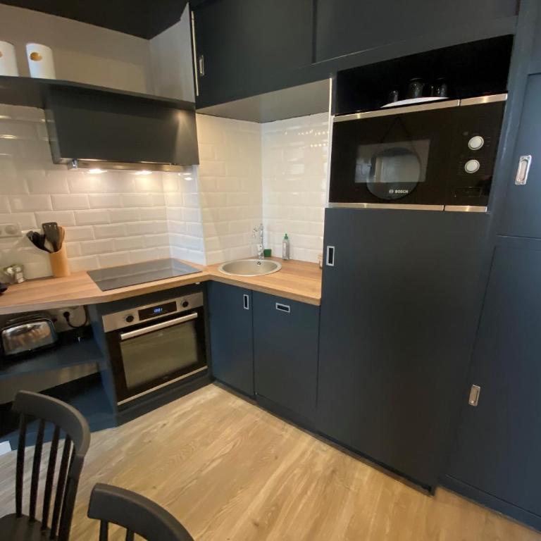 La Villa Beaupeyrat - Appart Hôtel de Charme dans bâtisse de caractère à 400m du coeur de ville de Limoges - Accès autonome - Appartement avec Terrasse - Rez-de-Chaussée - 4