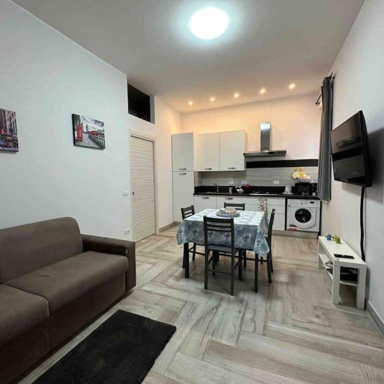Family Flat near Metro A - Appartamento con 1 Camera da Letto - 1
