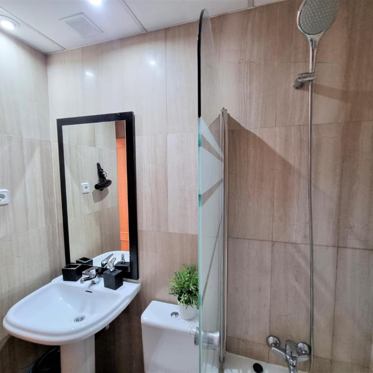 Plaza Ii De Mayo - One-Bedroom Apartment - 1