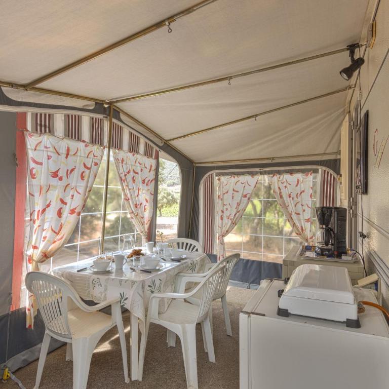 Camping du Grand Batailler - Caravane - 3