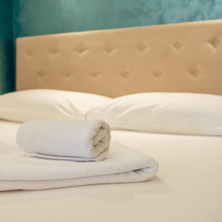Guesthouse Villa Stari Grad - Deluks Dvokrevetna Soba sa Bračnim Krevetom i Balkonom - 1