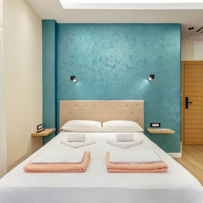 Guesthouse Villa Stari Grad - Deluks Dvokrevetna Soba sa Bračnim Krevetom i Balkonom - 6