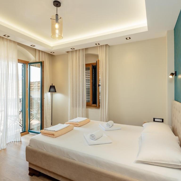 Guesthouse Villa Stari Grad - Deluks Dvokrevetna Soba sa Bračnim Krevetom i Balkonom - 3