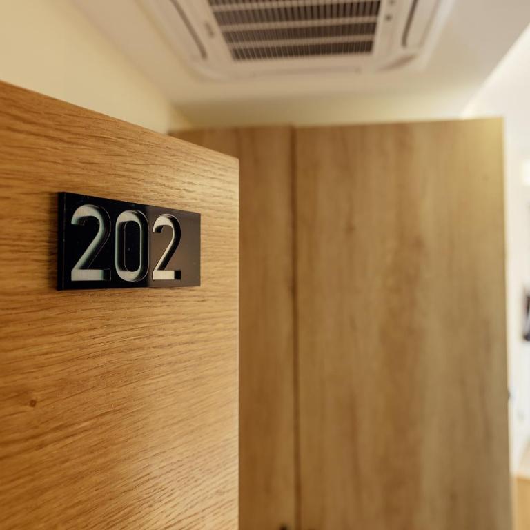 Guesthouse Villa Stari Grad - Deluks Dvokrevetna Soba sa Bračnim Krevetom i Balkonom - 10