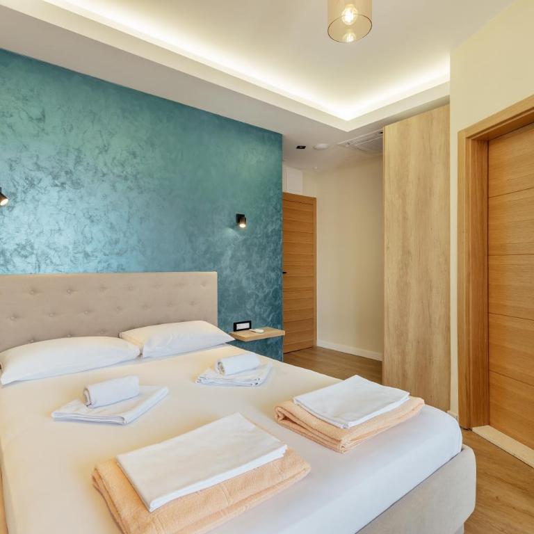 Guesthouse Villa Stari Grad - Deluks Dvokrevetna Soba sa Bračnim Krevetom i Balkonom - 12