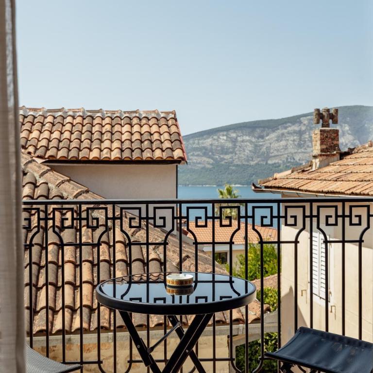 Guesthouse Villa Stari Grad - Deluks Dvokrevetna Soba sa Bračnim Krevetom i Balkonom - 11