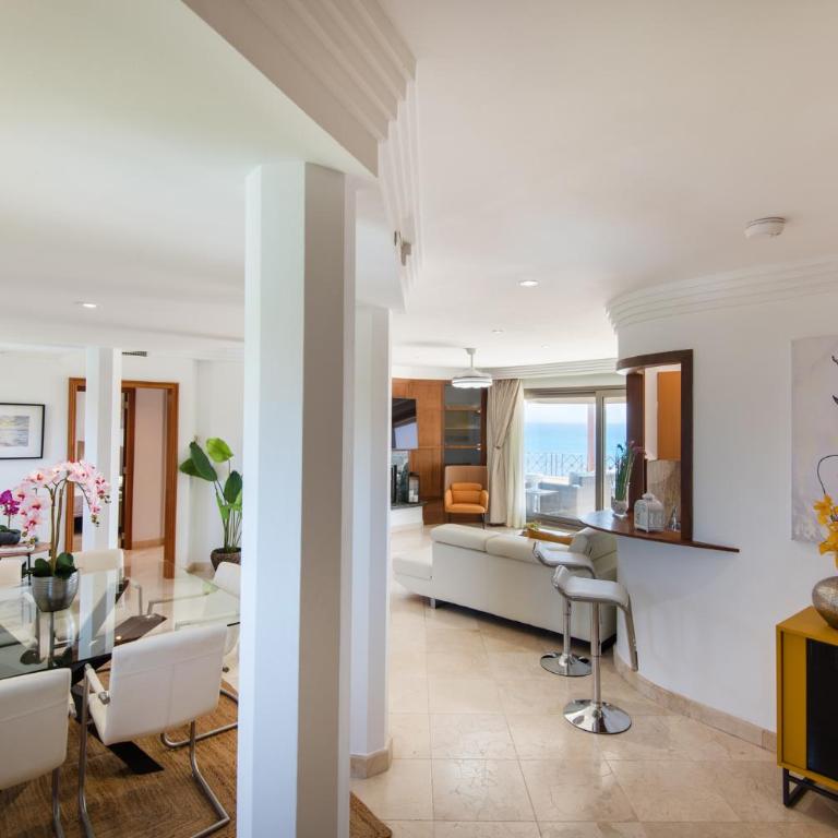 PH BELLAGIO: Luxurious and Romantic duplex penthouse with PRIVATE POOL & sea views - Three-Bedroom Apartment - 13