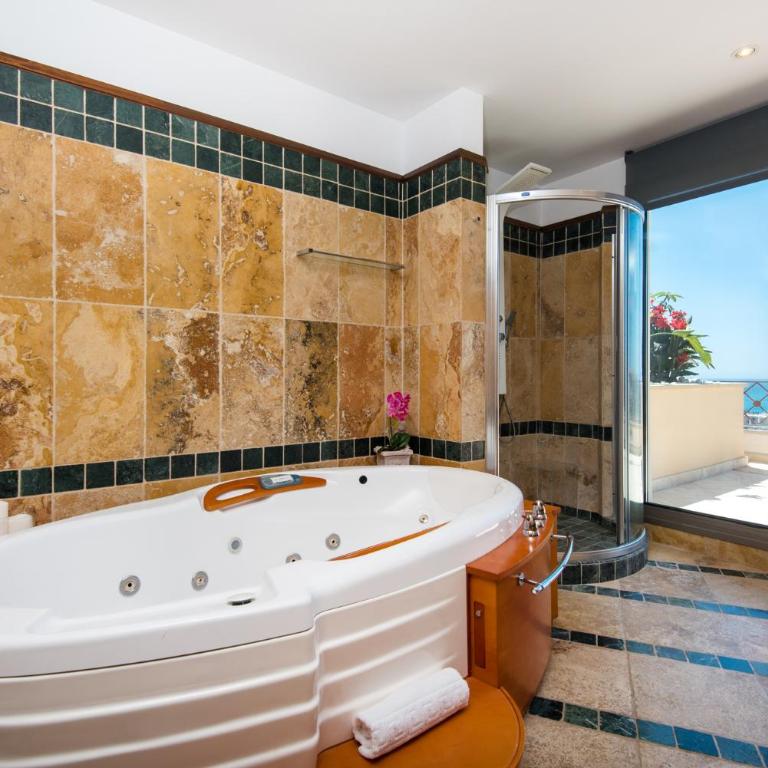 PH BELLAGIO: Luxurious and Romantic duplex penthouse with PRIVATE POOL & sea views - Three-Bedroom Apartment - 28