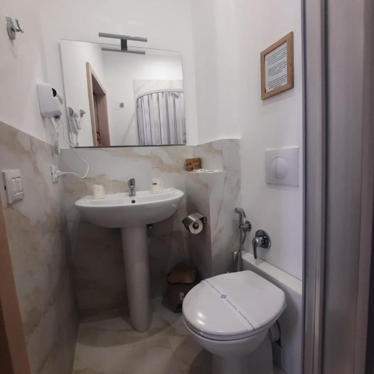 LE CAMERE DI VIA MECCIO - Economy Double Room - 11