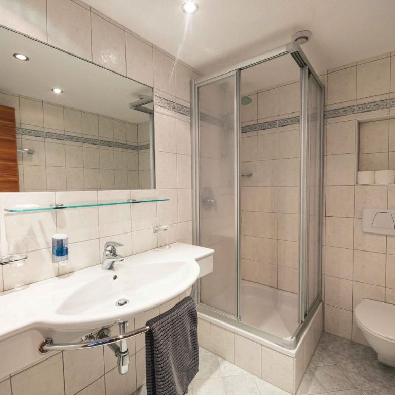 Tirolerhof - inklusive Super Sommer Card - Chambre Triple avec Salle de Bains - 2