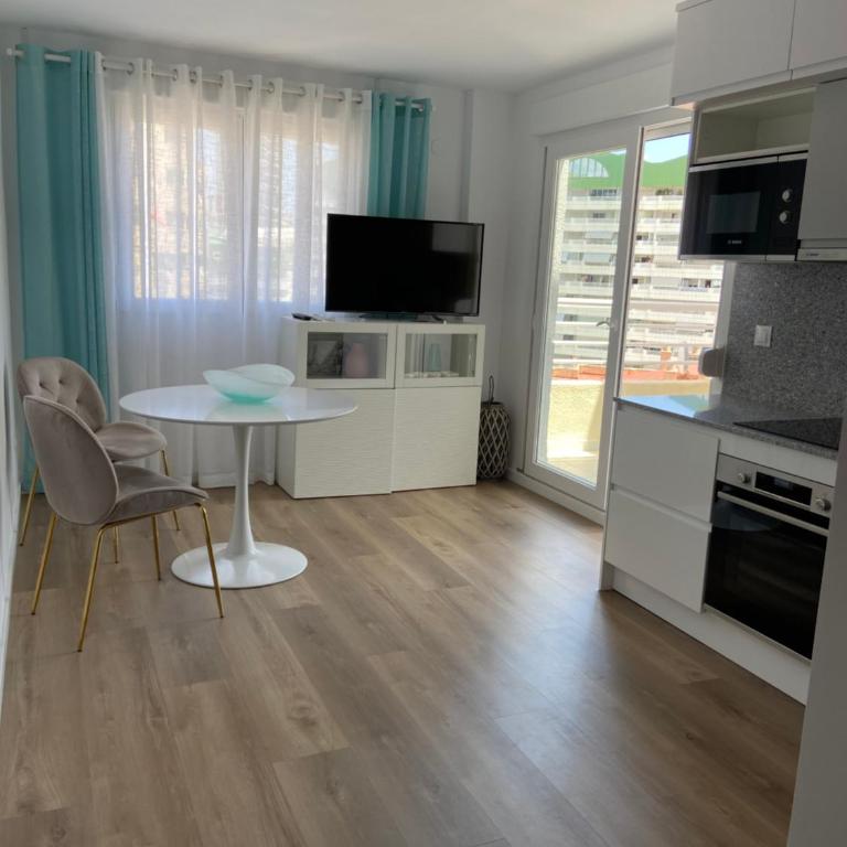 Relaxing modern beachfront apartment - amazing sea view - One-Bedroom Apartment - 6