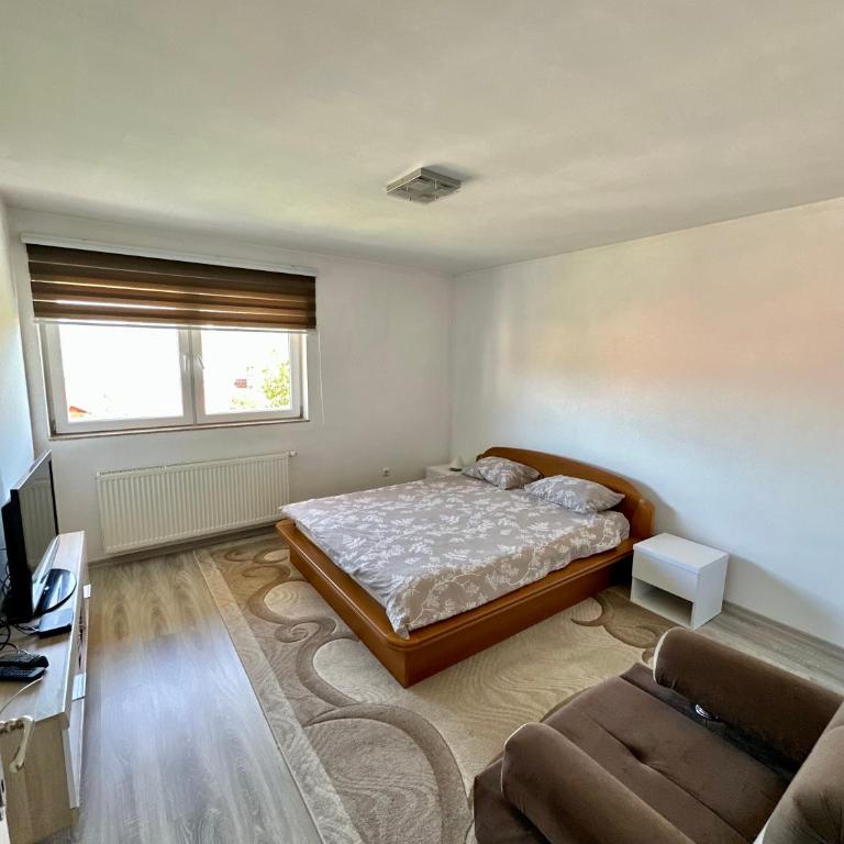 Apartman Ejna - Deluxe Double Room (2 Adults + 1 Child) - 2