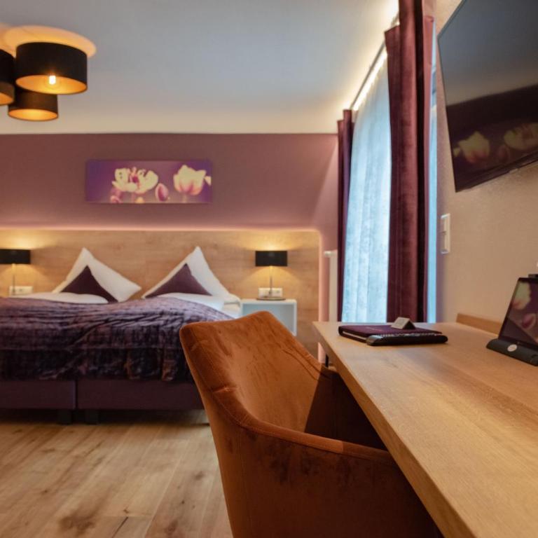 ZUM SCHLOSS - Boutique-Hotel - Doppelzimmer mit Balkon - 10