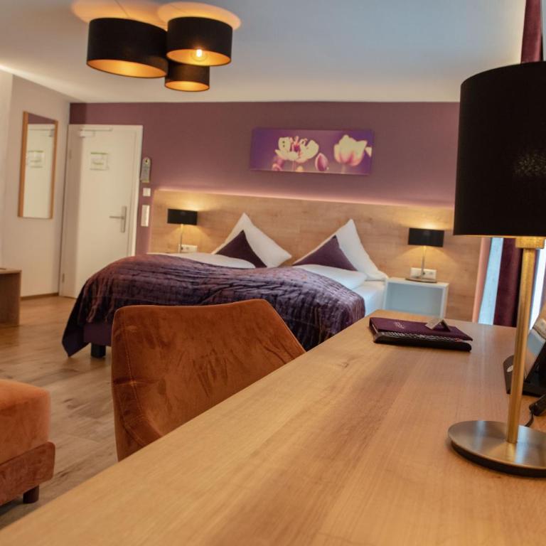 ZUM SCHLOSS - Boutique-Hotel - Doppelzimmer mit Balkon - 14